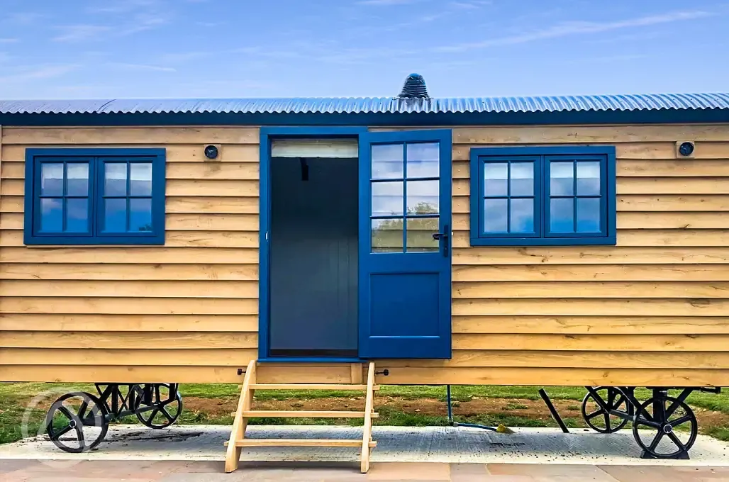 Ensuite shepherd's hut