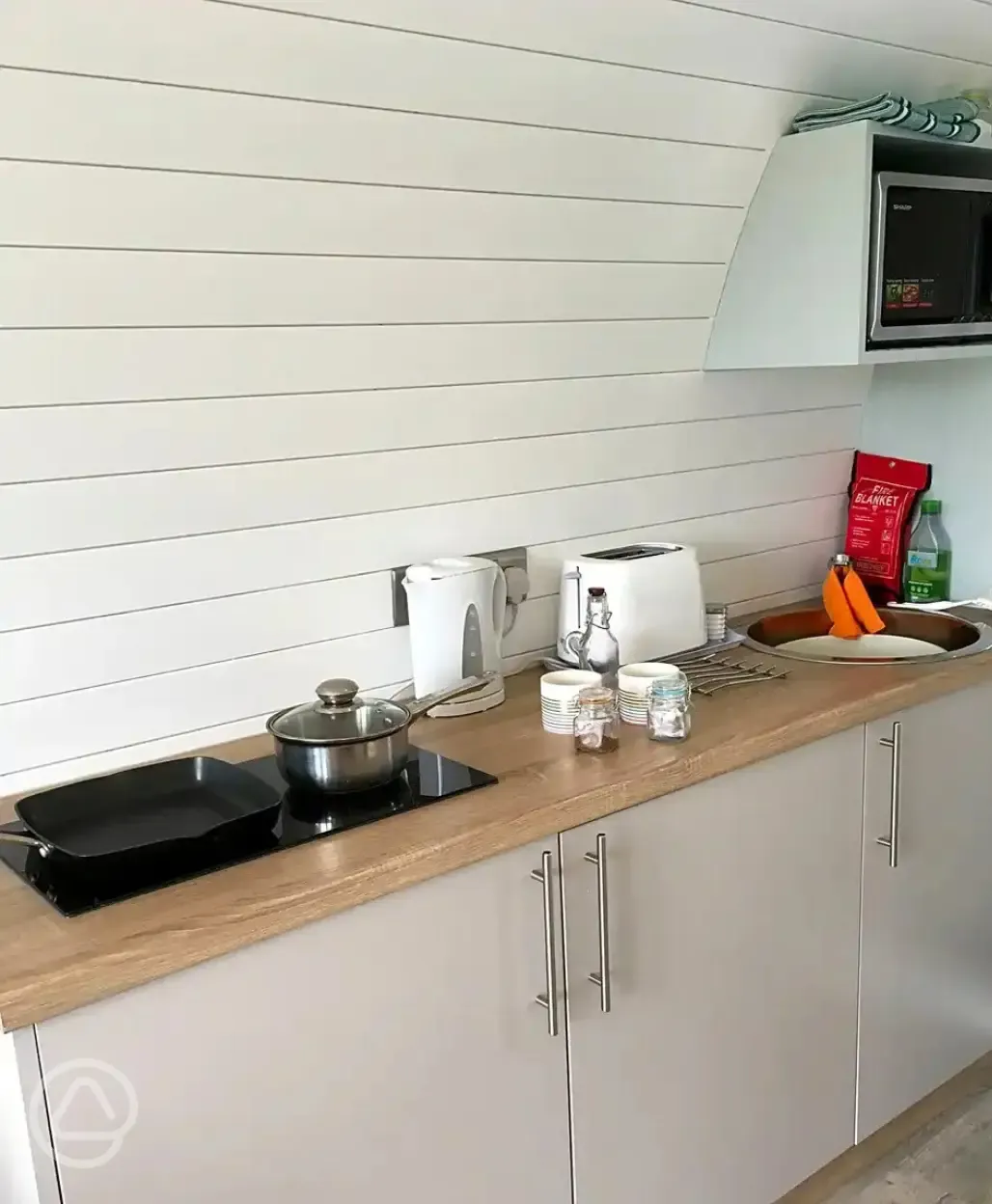 Ensuite glamping pod kitchen