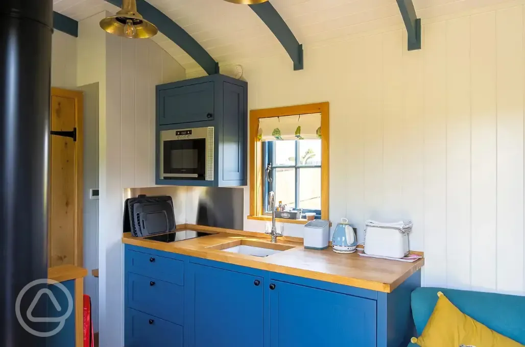 Ensuite shepherd's hut kitchen