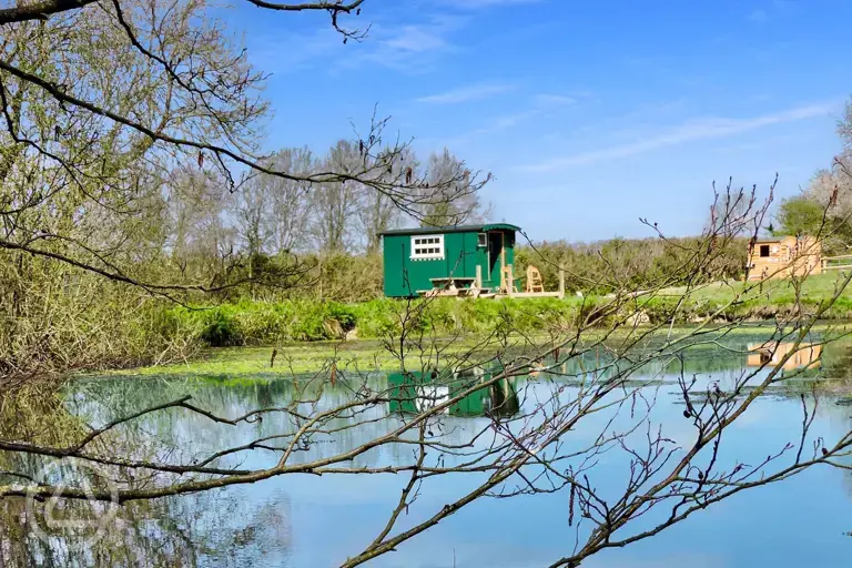 Otter's Nest shepherd's hut by the pond
