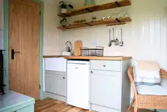 The Hare's Hideaway kitchenette