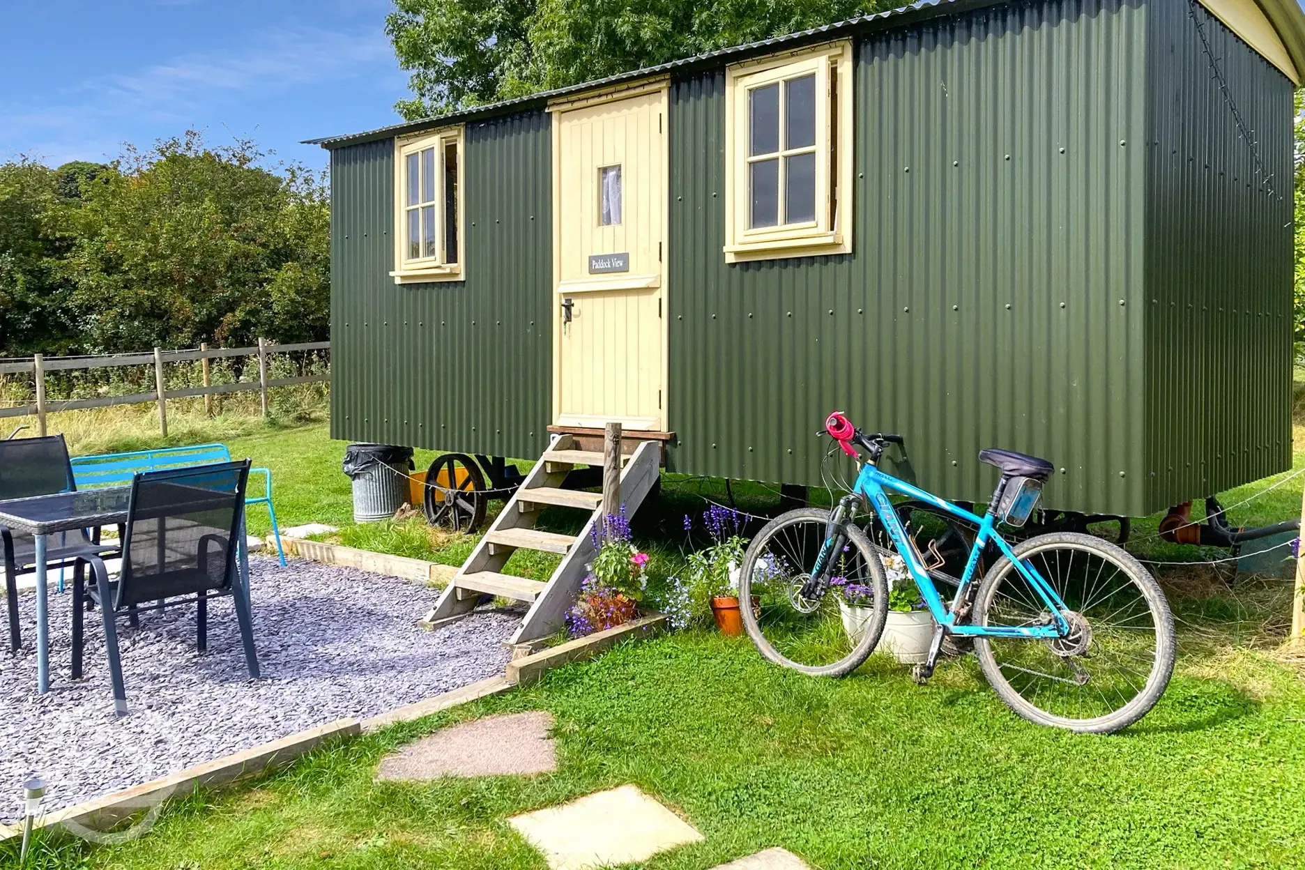 Paddock view shepherd's hut