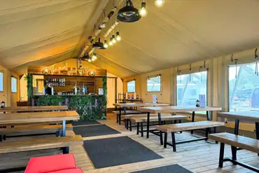 Pearl and Oyster Bar (open throughout the year on busy evenings)