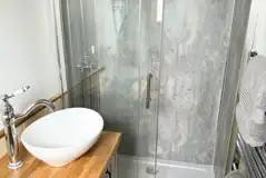 Hut ensuite with toilet, shower and sink (towels only provided for the king)