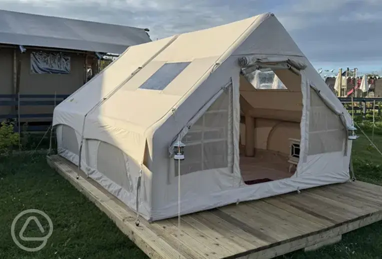Safari tent 