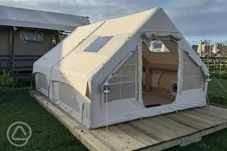 Safari tent 