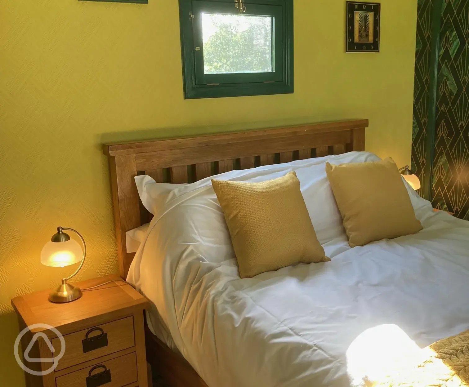 Henrietta Train Carriage bedroom