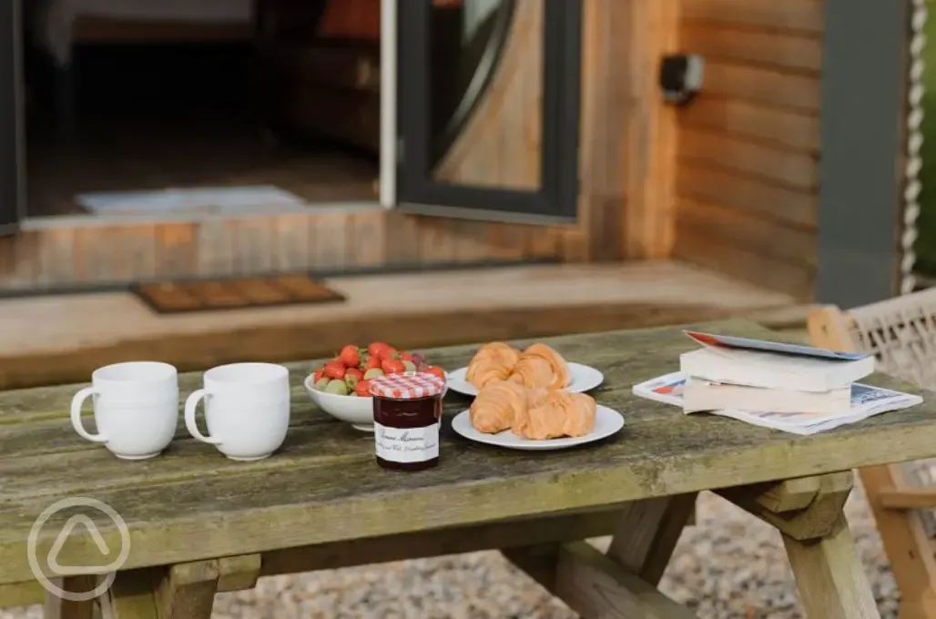 Glamping pod picnic bench