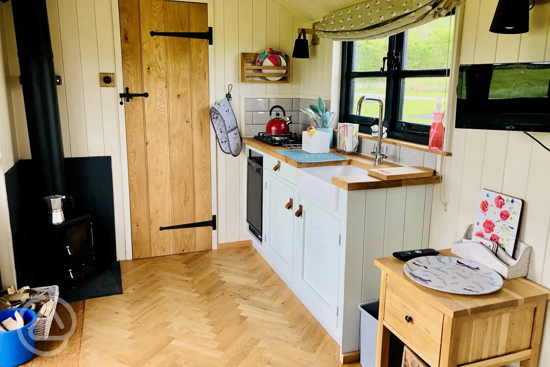 Poppy shepherd's hut interior