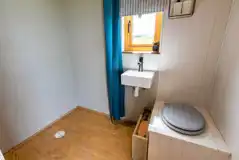 Tamar shepherd's hut ensuite