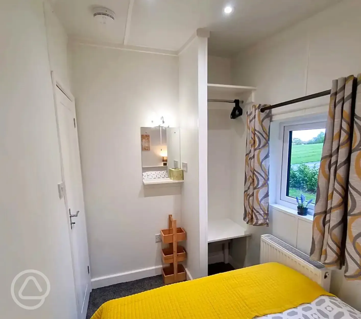 Studio pod cabin double bedroom