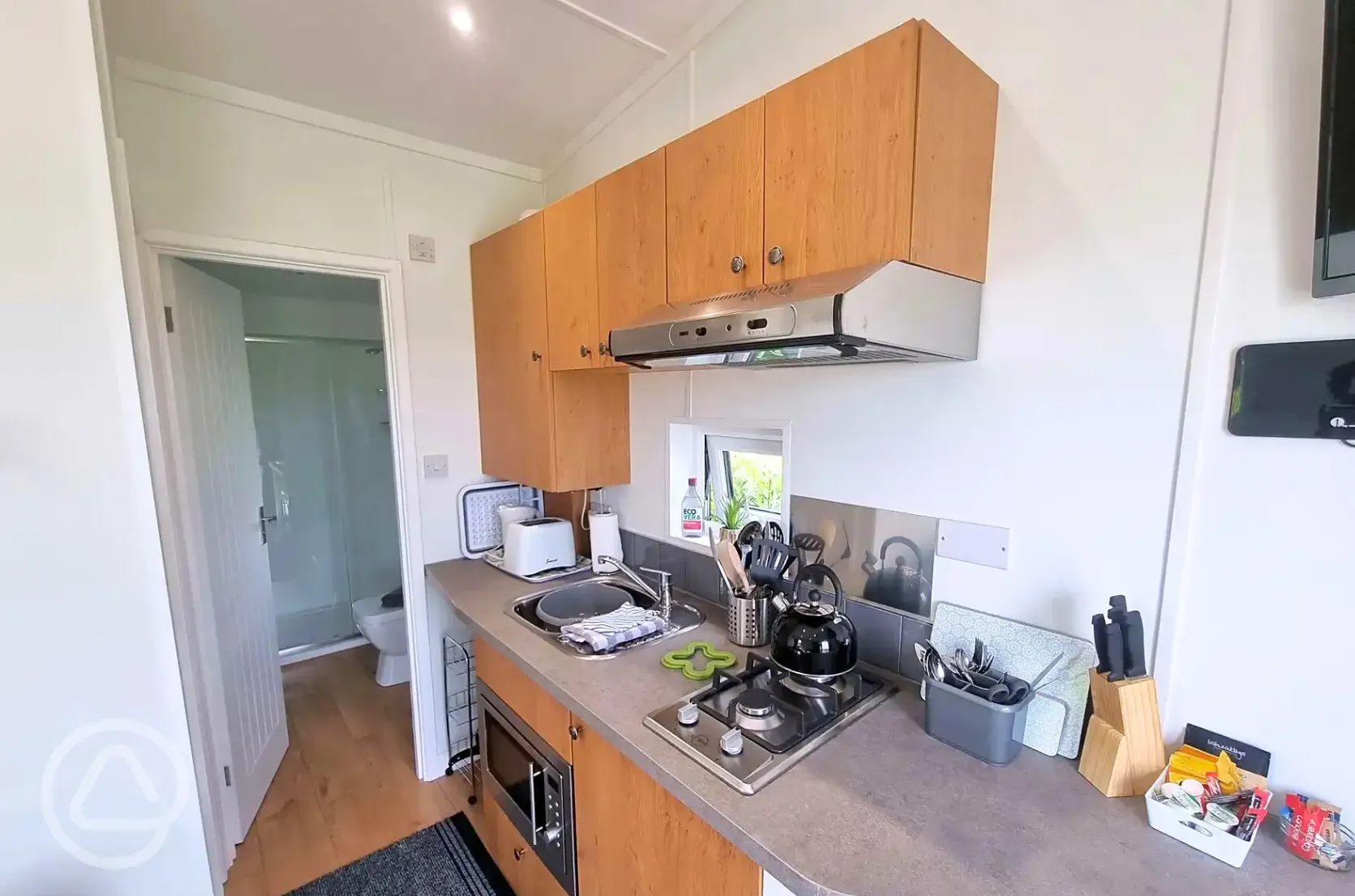 Studio pod cabin kitchen