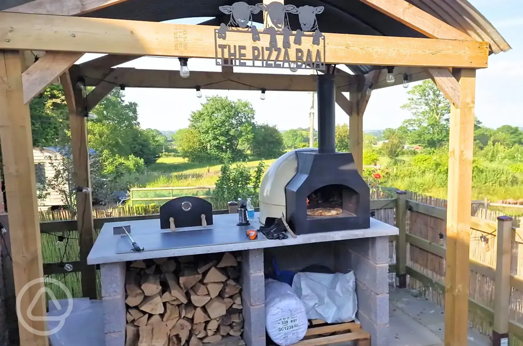 Pizza oven