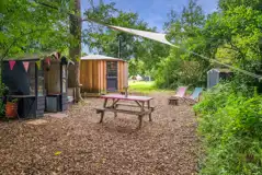 Wye Glamping cabin with a private eco loo, kitchen hut and outdoor seating