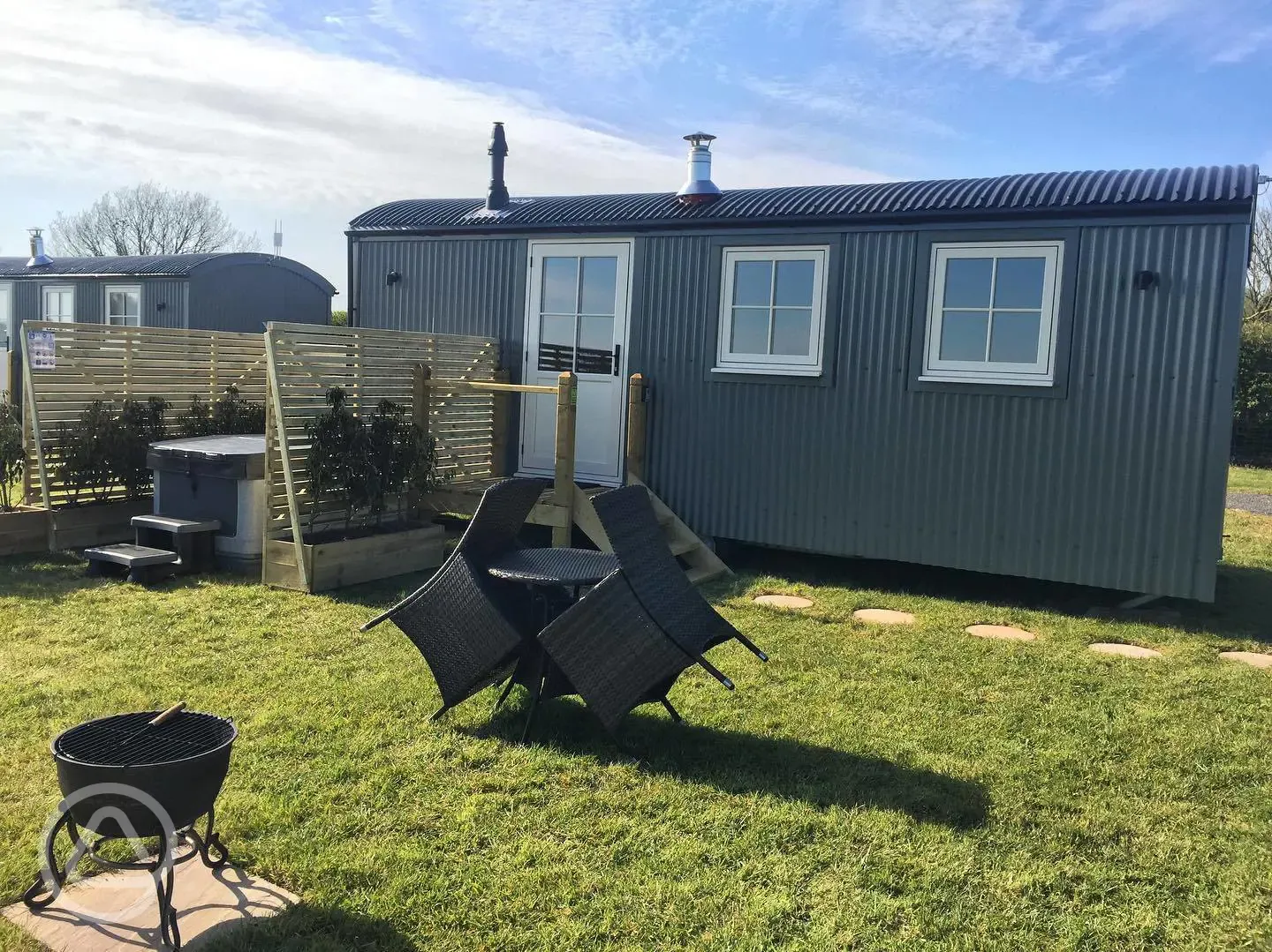 Cotswold Shepherd Hut with a hot tub York