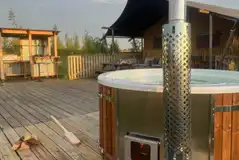 Skylark safari tent hot tub