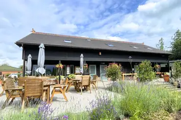 Onsite Mountain Restaurant with outdoor seating (open daily 9am to 5pm)