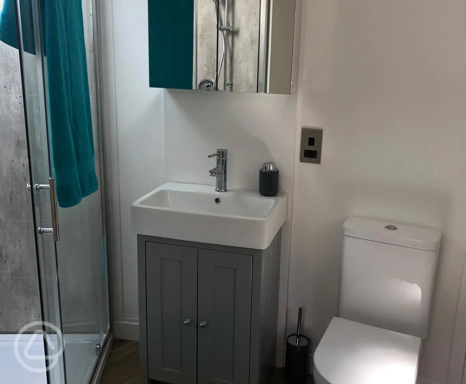 The bathroom with walk in shower in the King's Oak