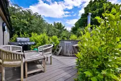 Elite ensuite glamping pod decking with hot tub Elite ensuite glamping pod decking with hot tub