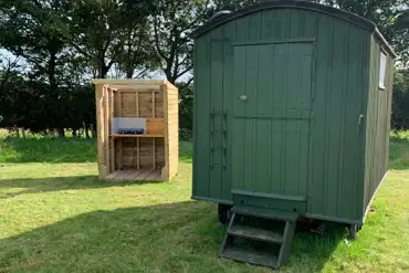 Wendy the Shepherds Hut glamping at Fontmills Farm Campsite