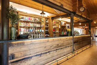 Onsite bar and tearooms (open daily)