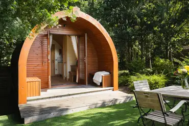 Glamping pod with an outdoor garden area, fire pit and BBQ