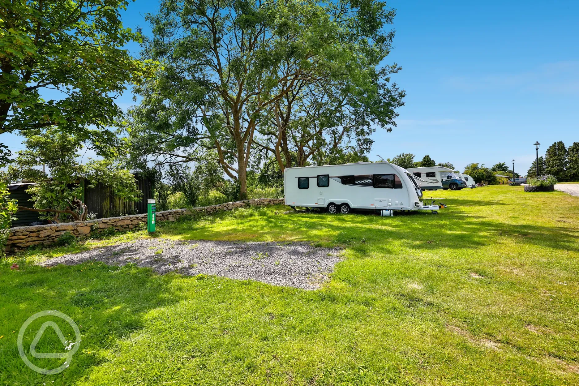 Fully serviced hardstanding and grass pitches