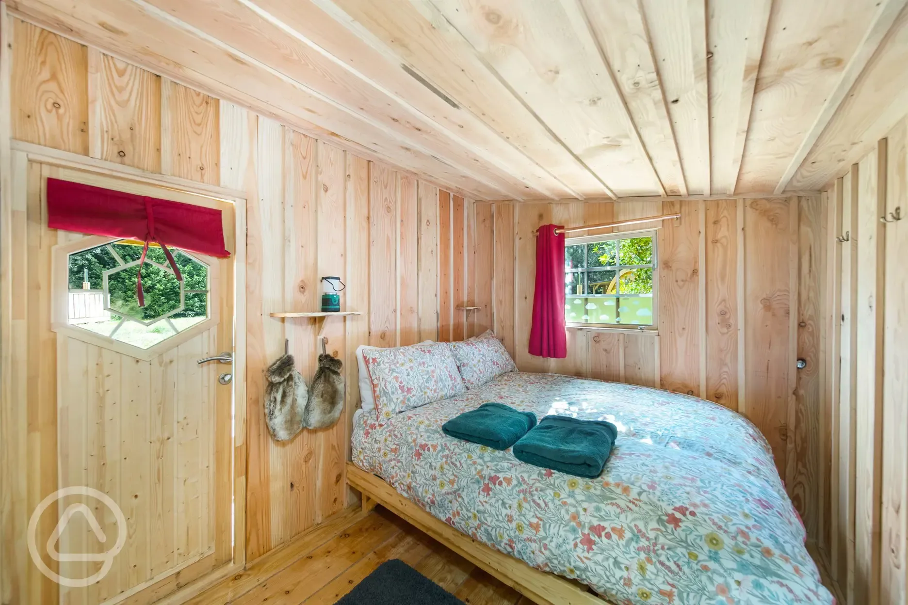 Woodpecker cabin double bed