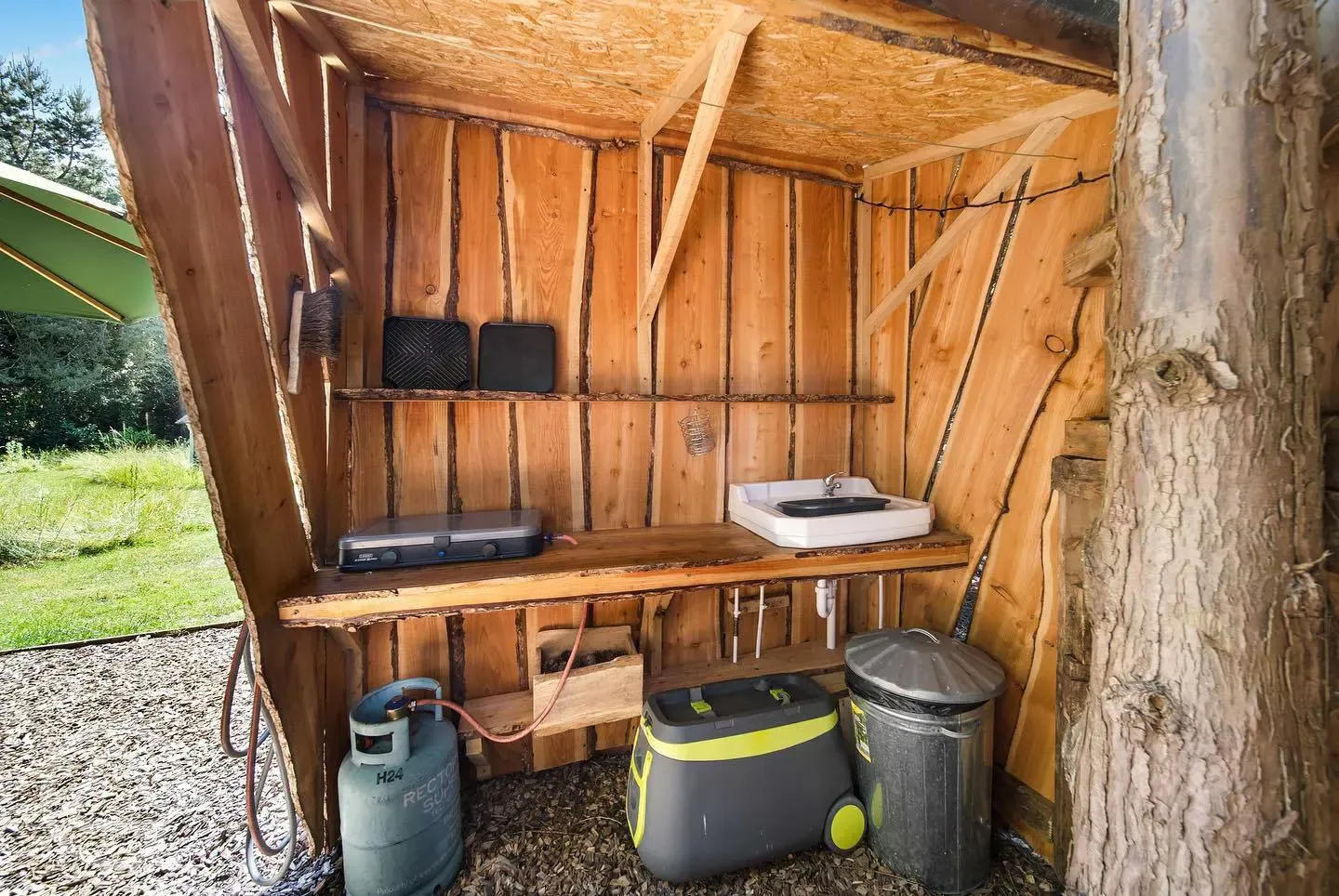 Private kitchen shelter