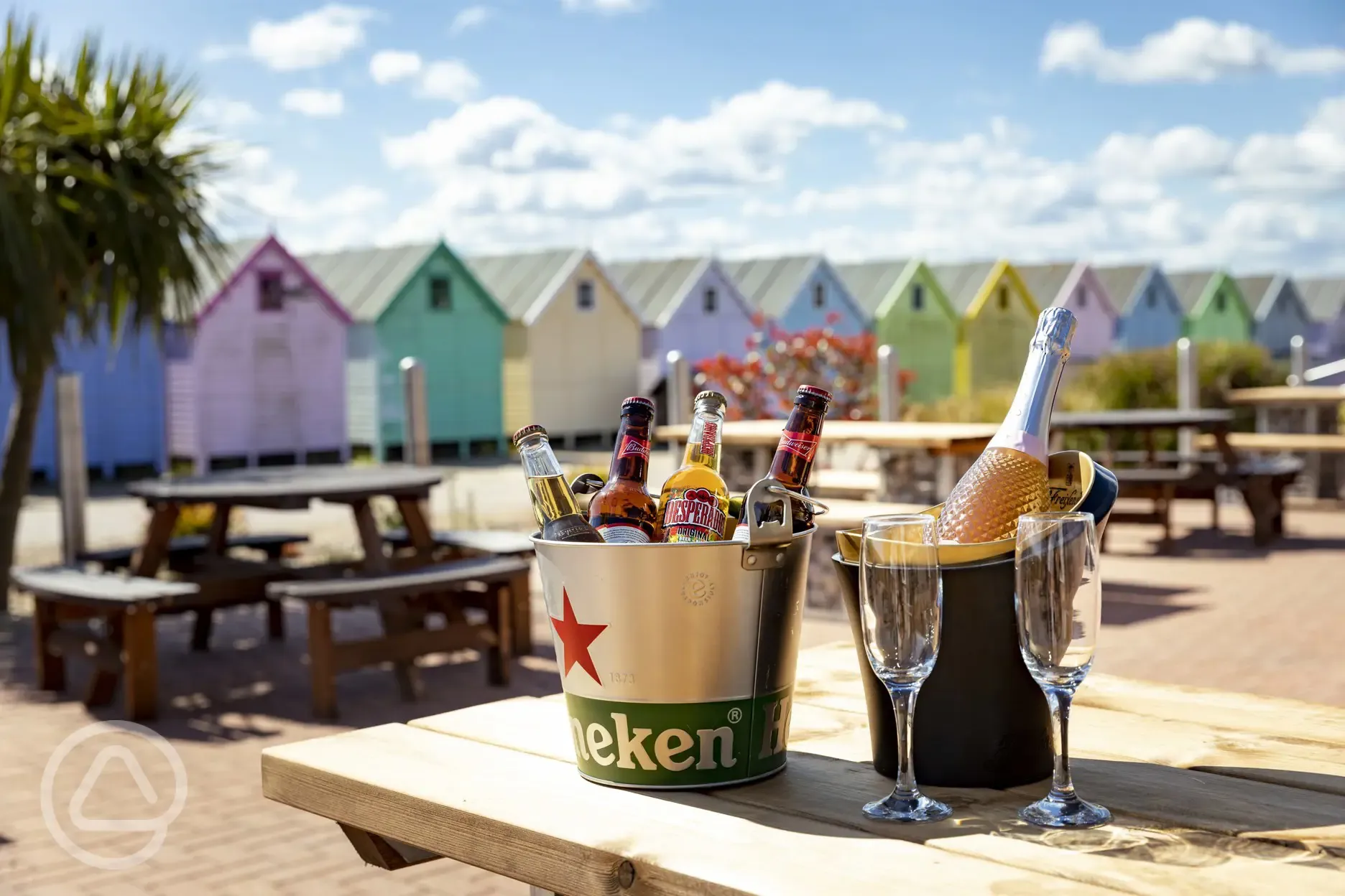 Onsite bar and restaurant - outdoor seating