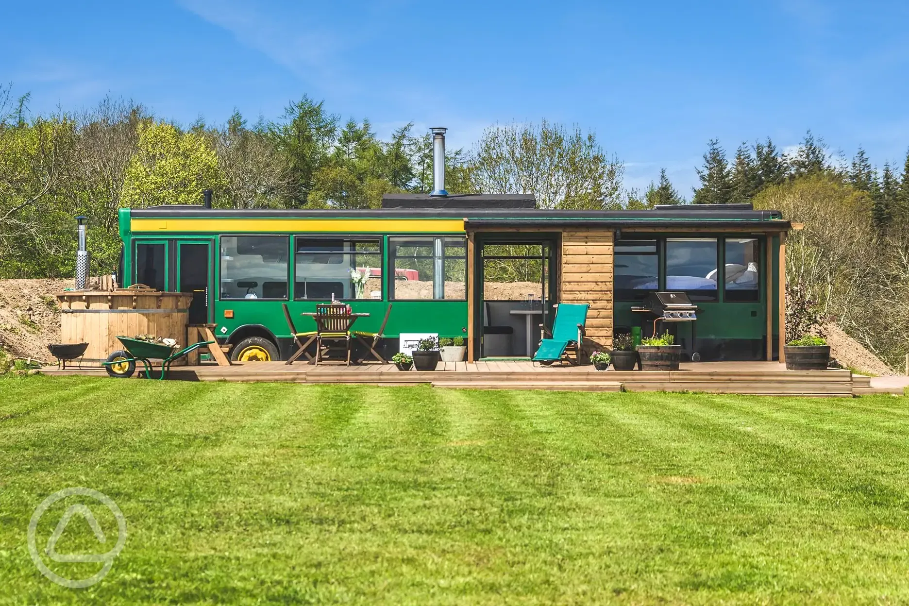 Eco bus (four person) with wood-fired hot tub at The Bus Stop