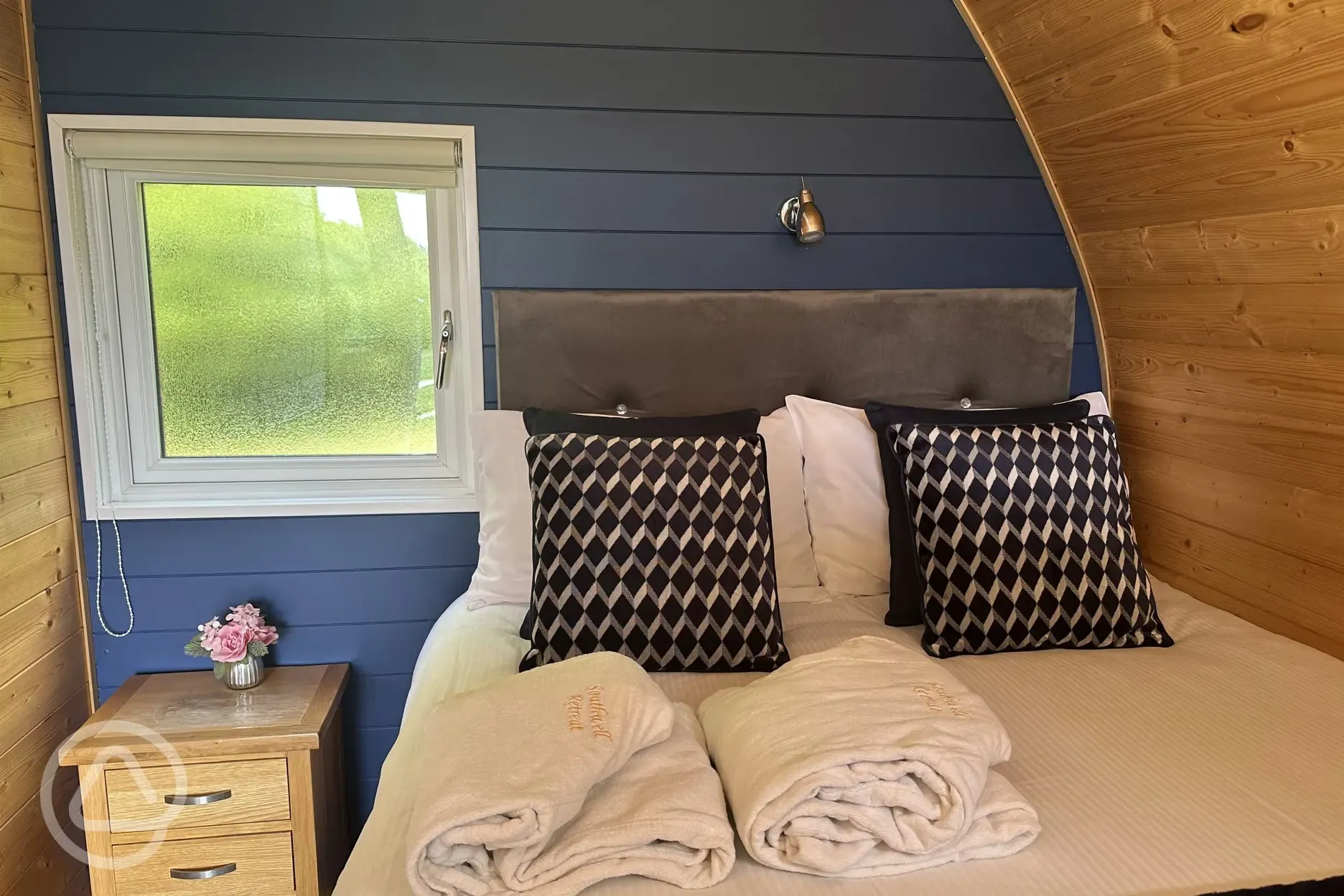 Bluebell pod double bed - pet free