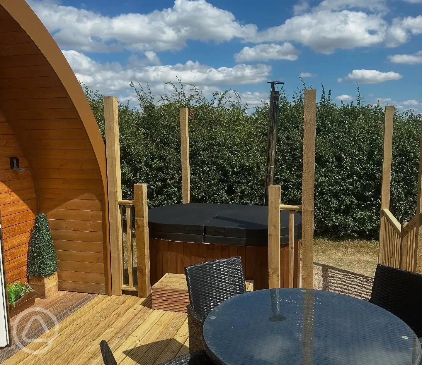 Daisy pod and hot tub