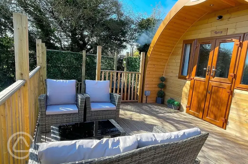 Rosy glamping pod - pet free