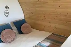 Bluebell glamping pod double bed - pet free