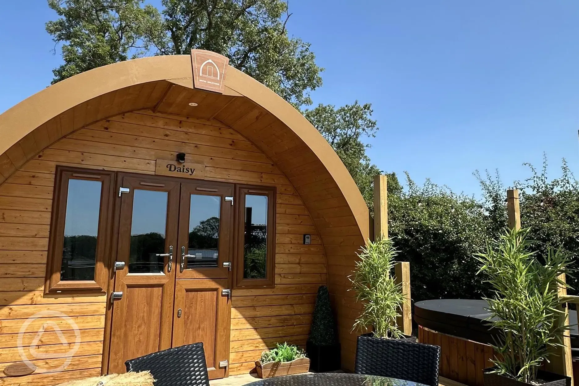 Daisy pod with log burning hot tub