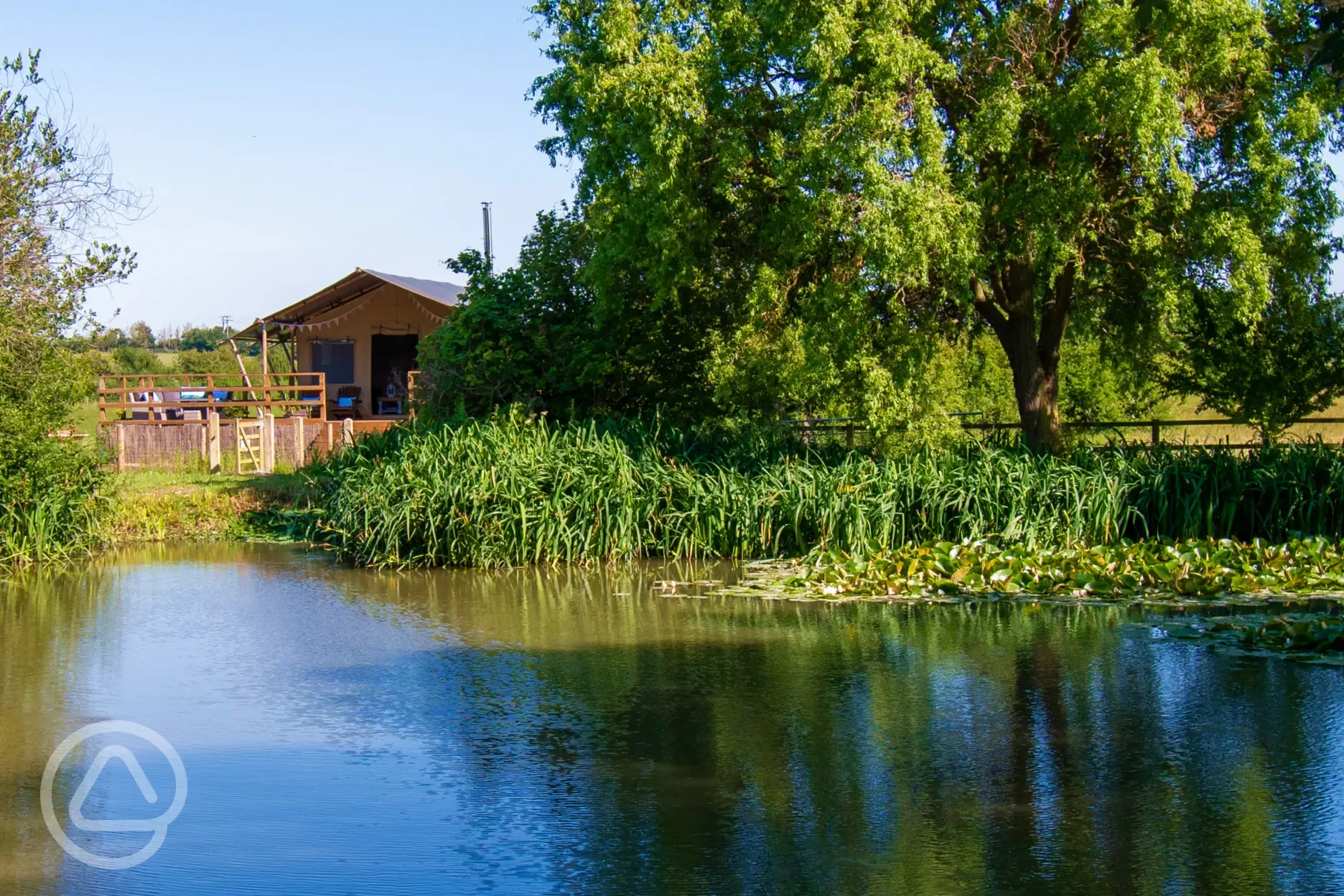 Waterside safari lodge tent 