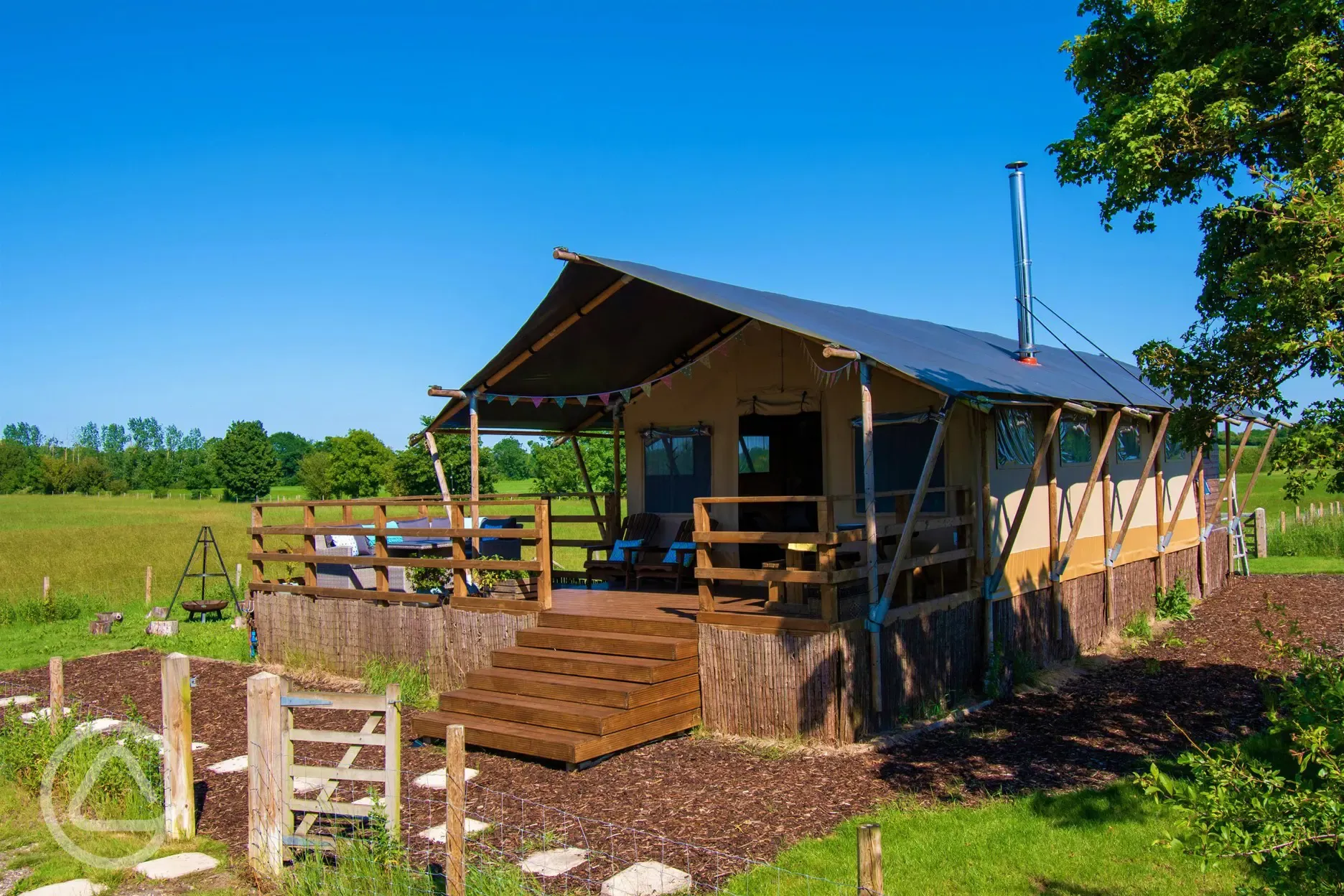 Safari lodge tent 