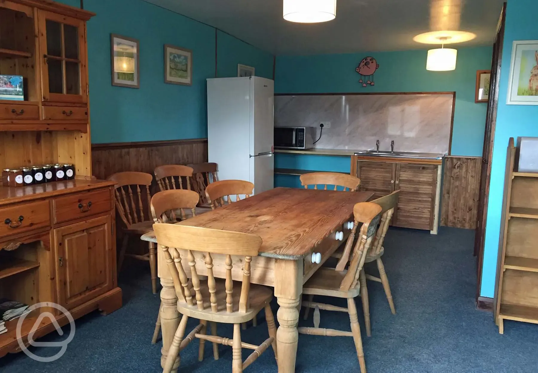 Washing up and fridge/freezer room