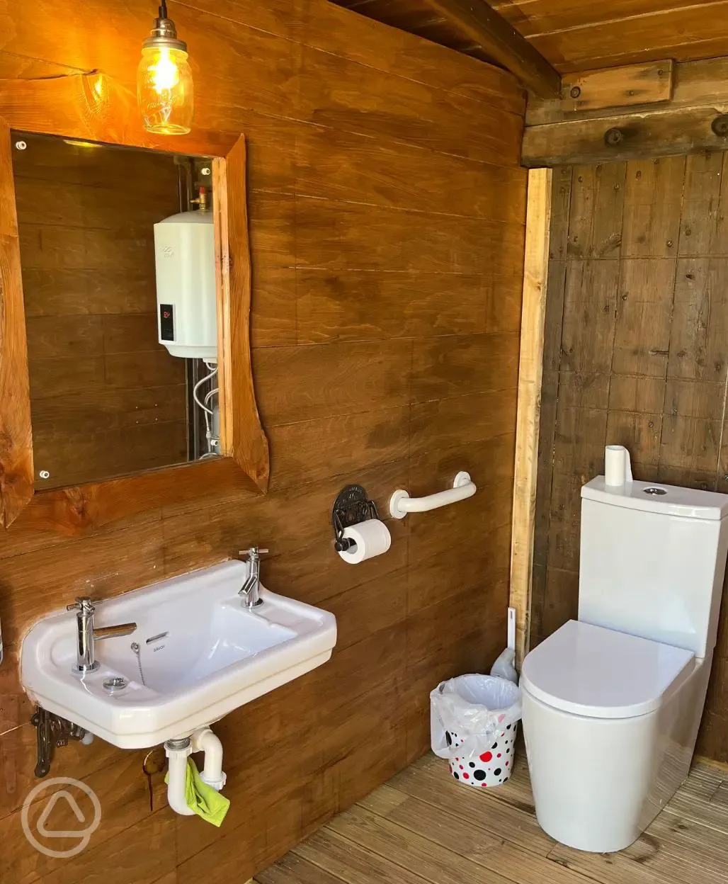 Private toilet for glamping units
