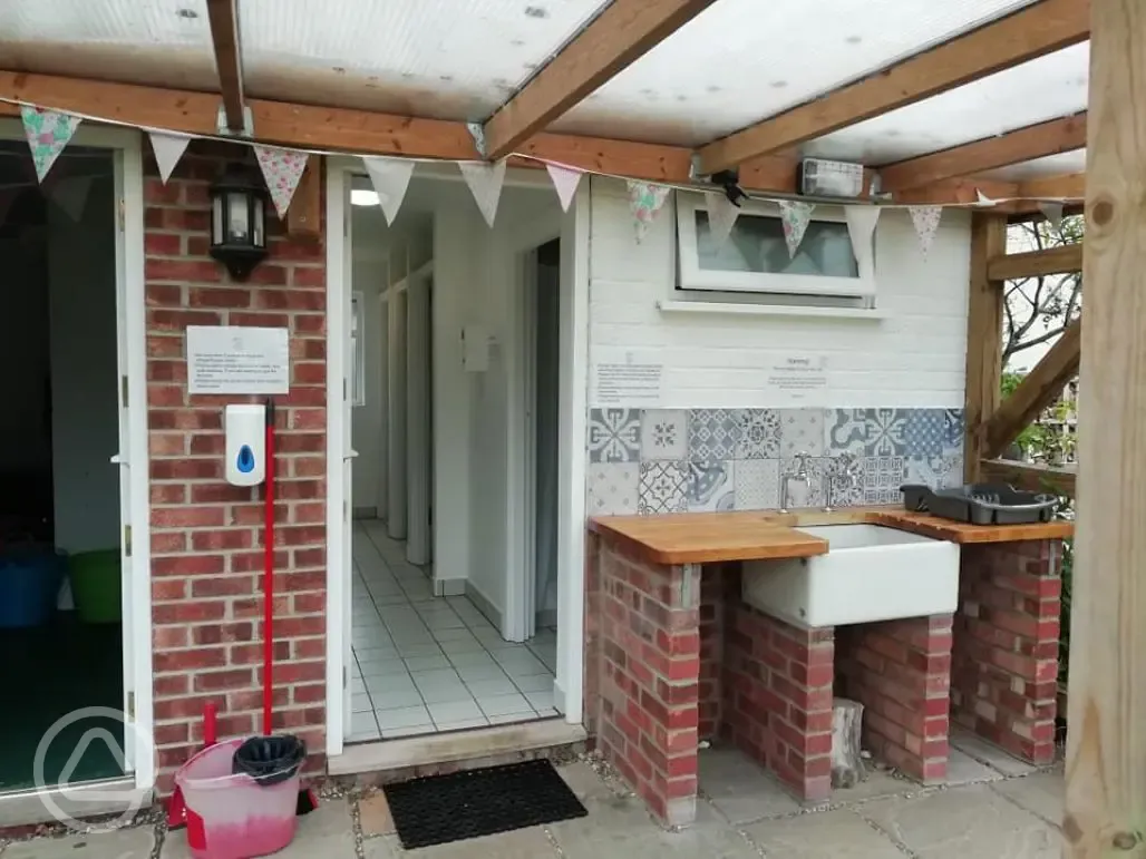 Washing up area and facilities