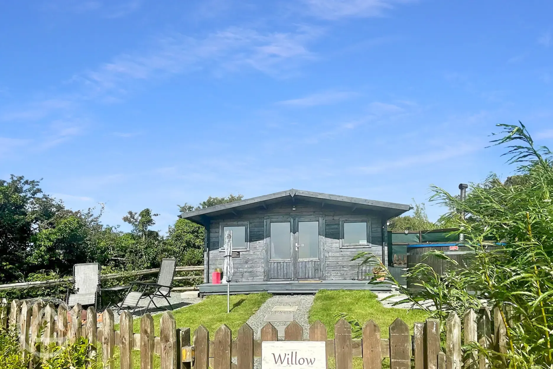 Willow glamping hut