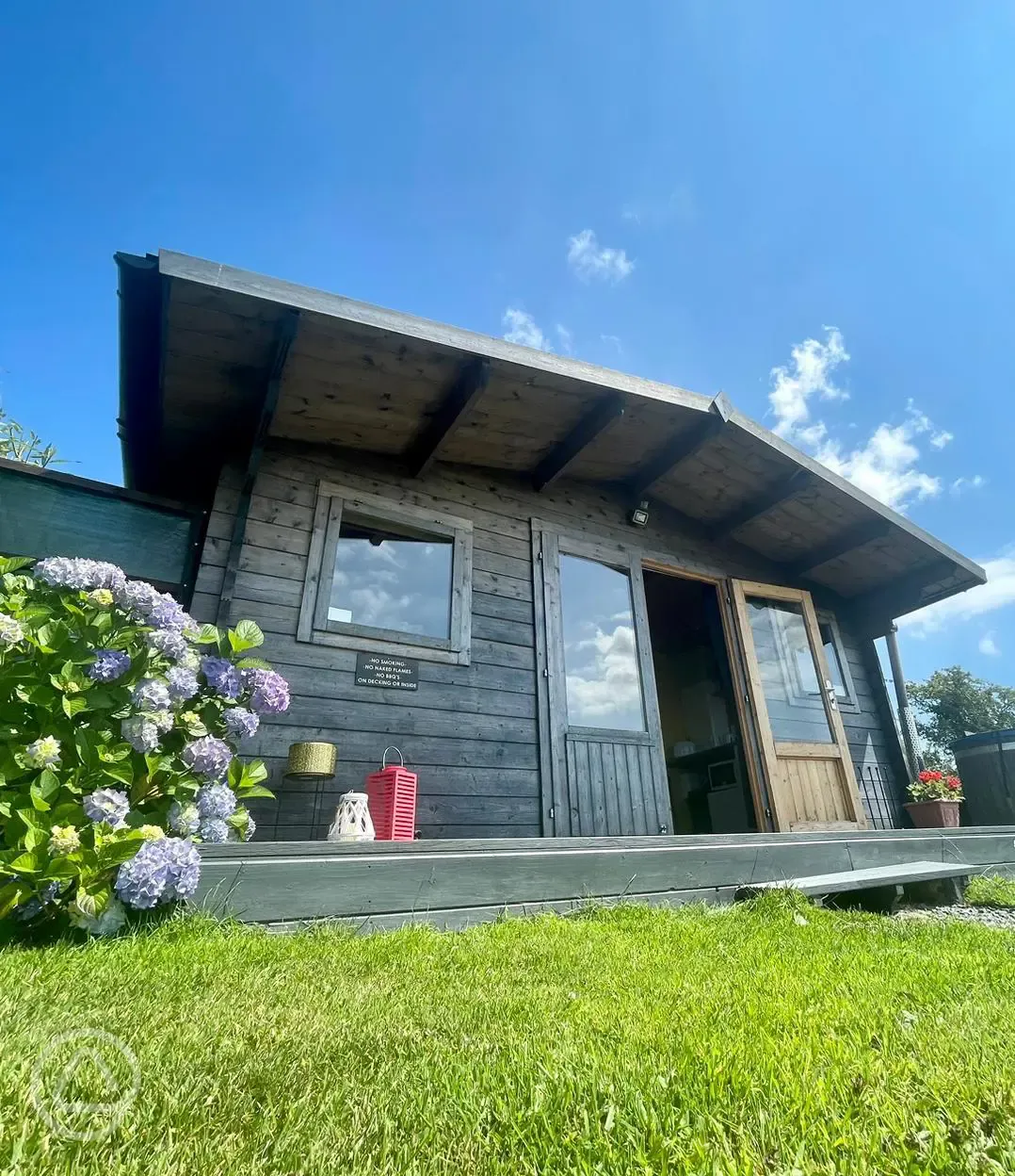 Maple glamping hut