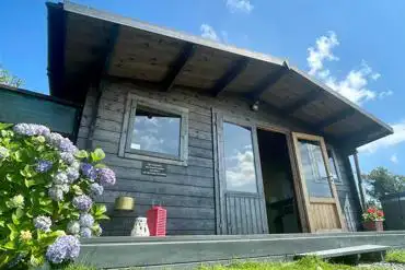 Maple glamping hut