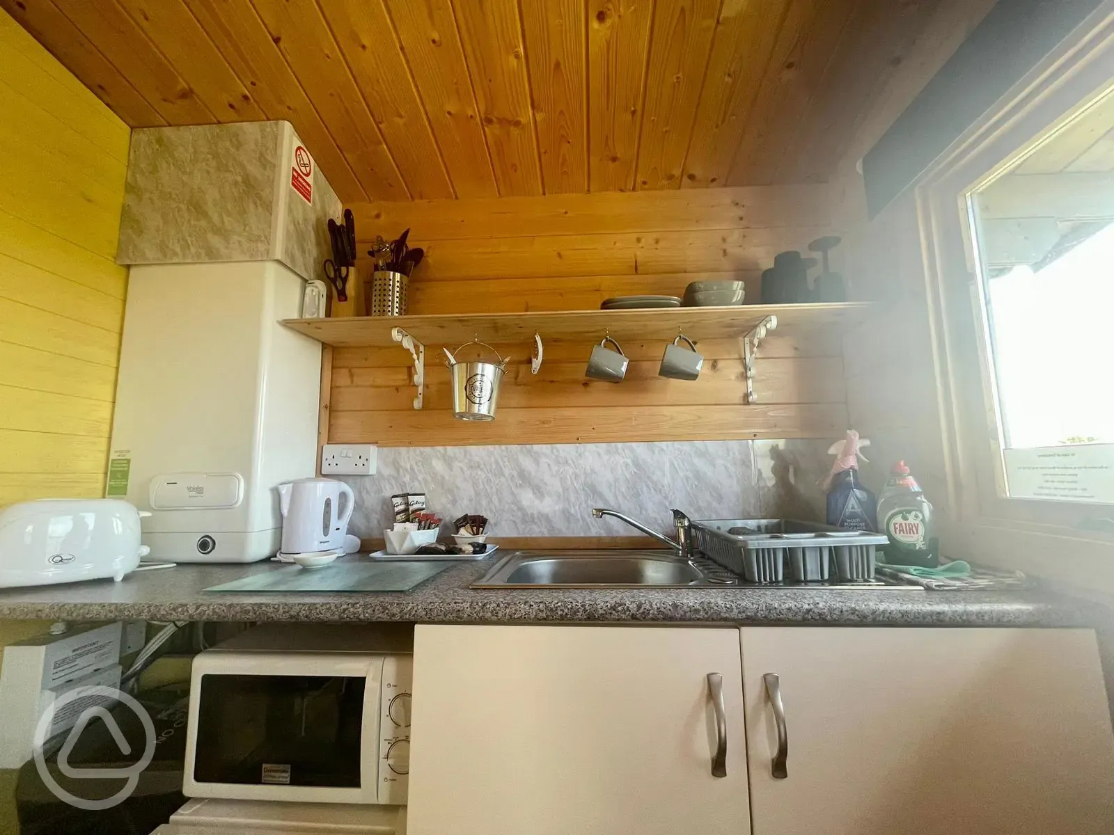 Glamping hut kitchen