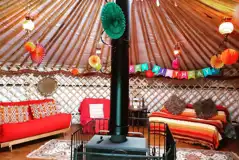  Robin Roundhouse yurt - interior with a fire place