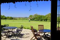  Robin Roundhouse yurt - outdoor seating and countryside views