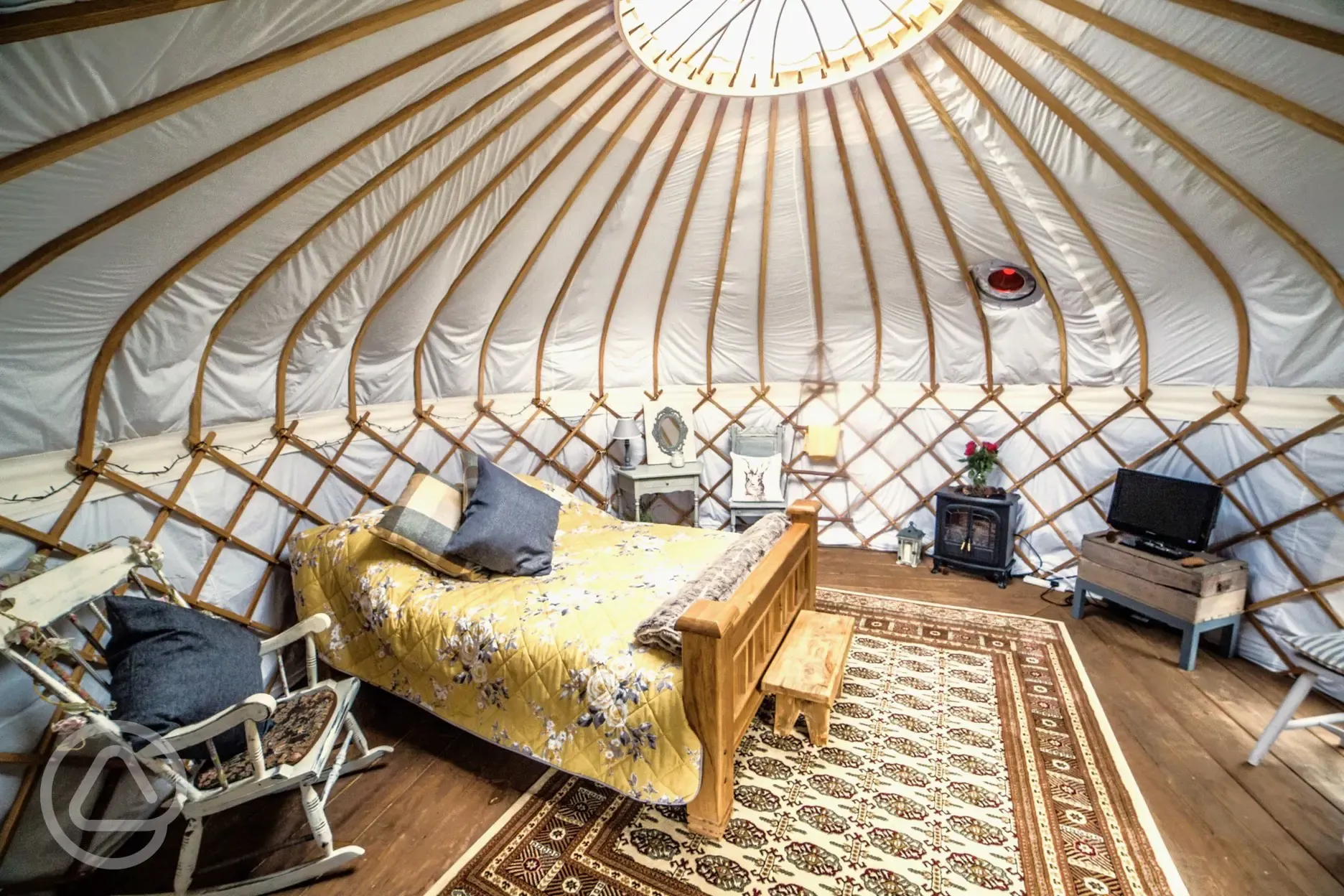 Kingfisher yurt interior