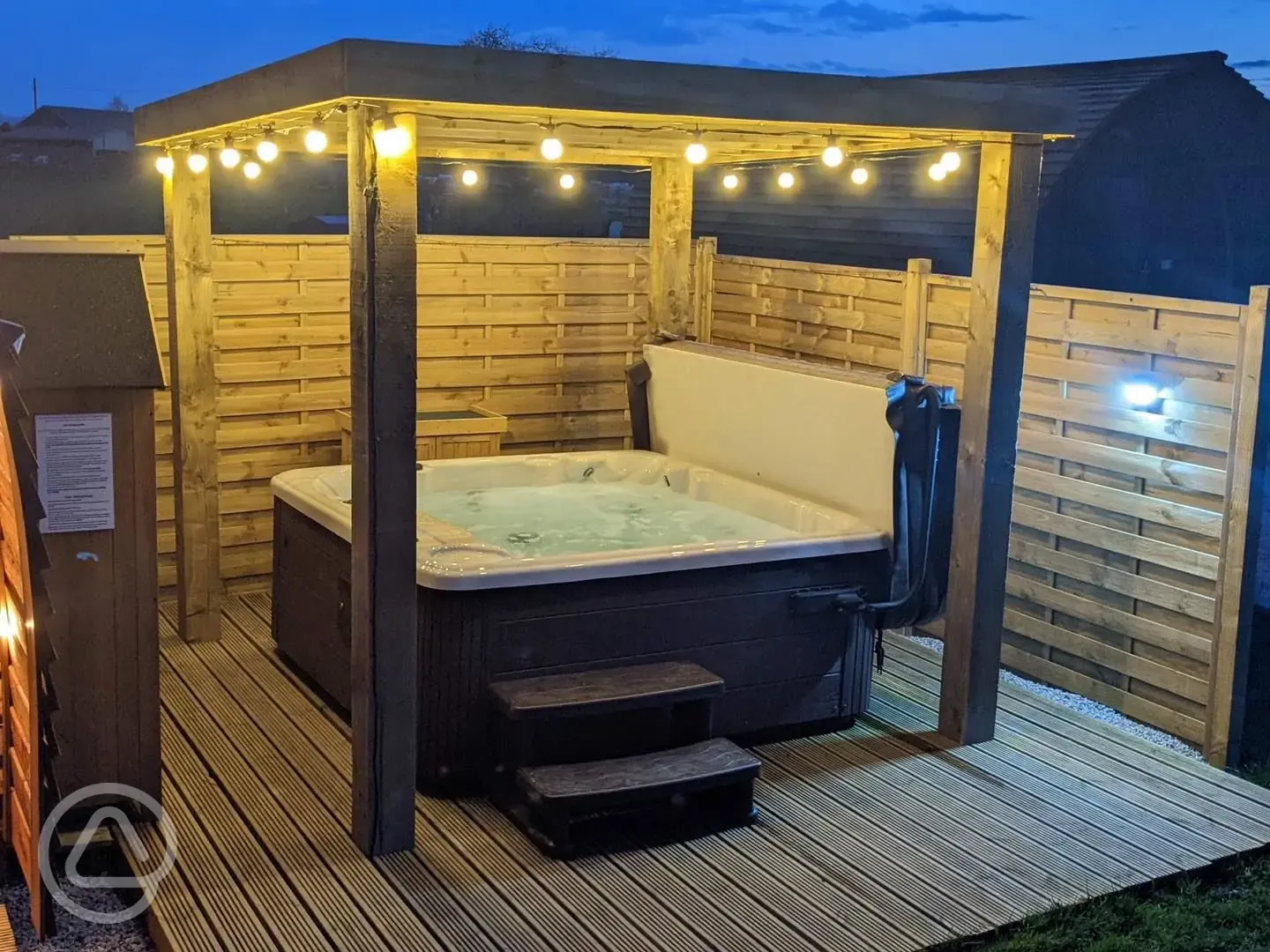 Ensuite Deluxe Wigwam Pod with hot tub
