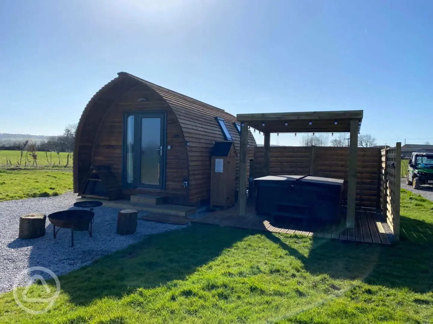 Ensuite Deluxe Wigwam Pod with electric hot tub